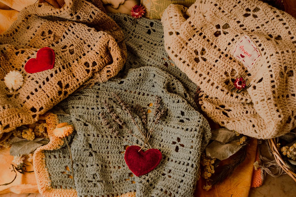 Manta de croche para bebe - coração de alfazema - produto de joana vitoria - a mulher que trabalha no bosque