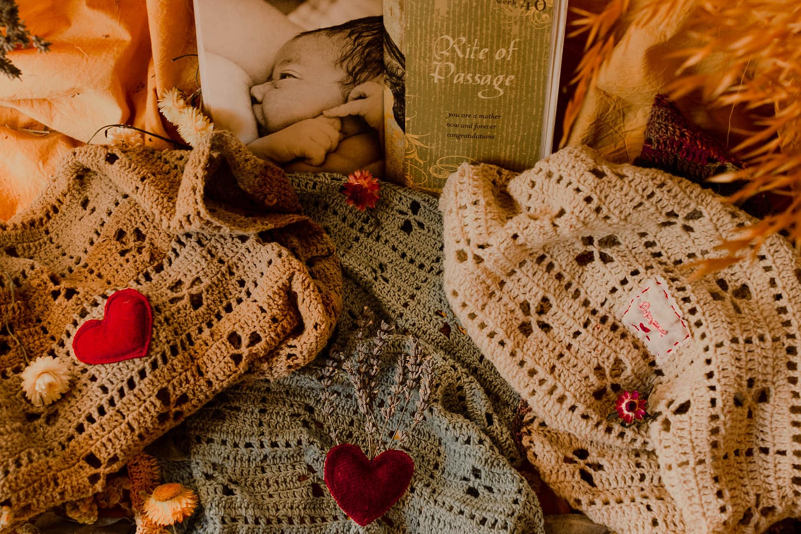 Mantas de bebé Coração de Alfazema - artesanato de A mulher que trabalha no Bosque, Doula. Com Livro Rite of passage