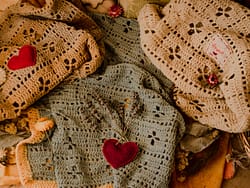 Manta de croche para bebe - coração de alfazema - produto de joana vitoria - a mulher que trabalha no bosque