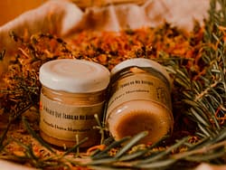 pomada dores musculares, A mulher que trabalha no bosque